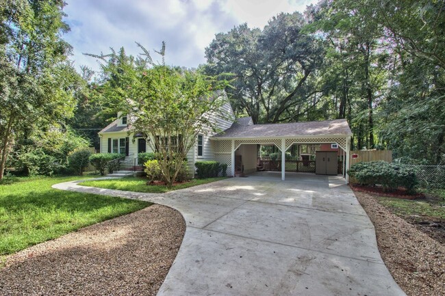 Photo - 301 Cactus St
