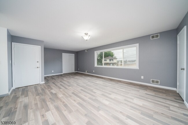 Photo - 1126 Wheatsheaf Rd Unit 2