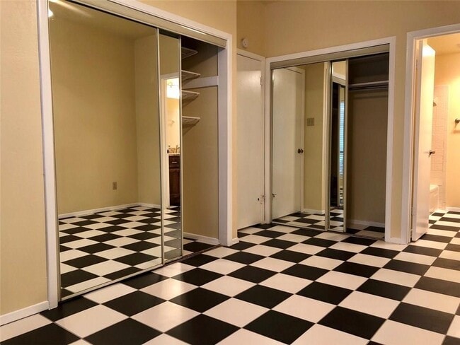 Photo - 806 W 24th St