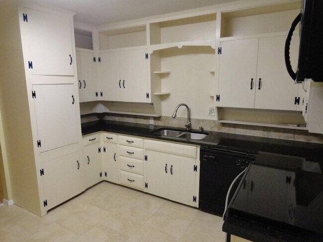 Photo - 1405 Robin Ln