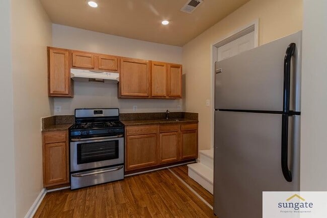 Photo - 2435 W Lafayette Ave Unit 2 -