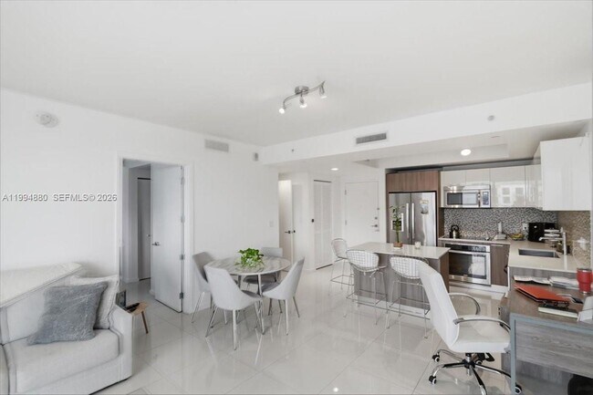 Building Photo - 5300 Paseo Blvd Unit 1803