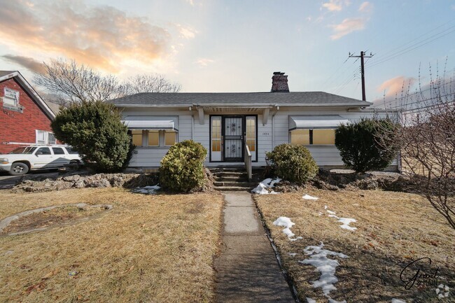 Building Photo - 3 Bedroom Ranch Westside Rental