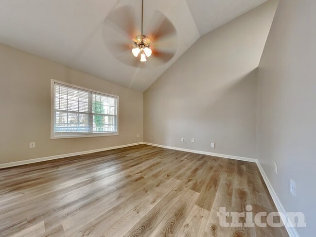 Photo - 431 Bridgeport Pl