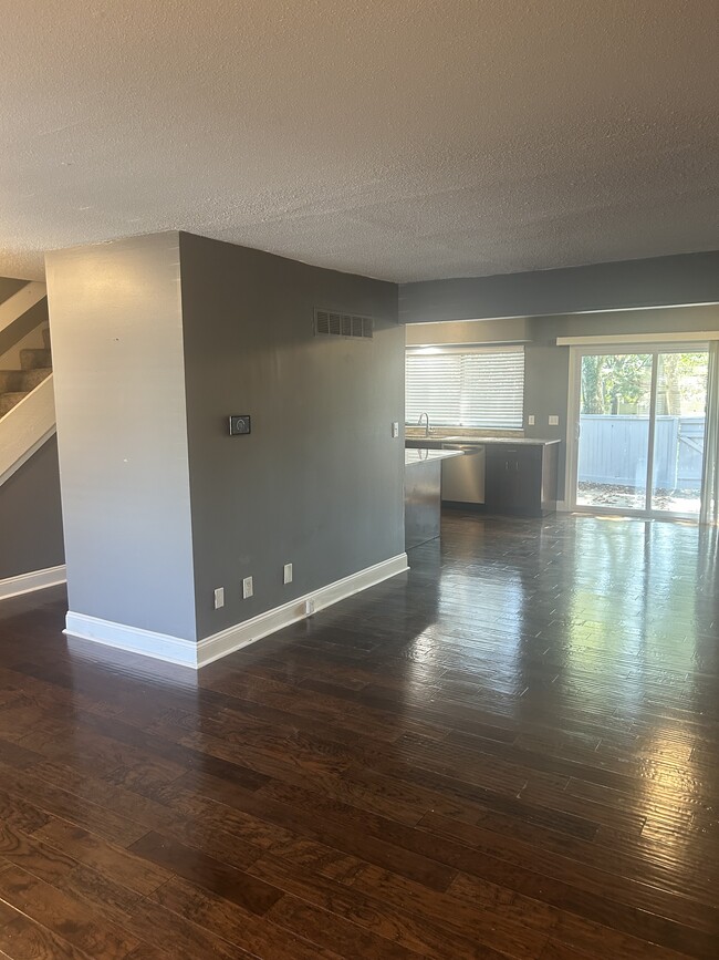 Photo - 8175 Monrovia St