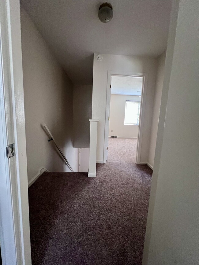 Photo - 2 Bedroom / 1 Bath Duplex Available Now