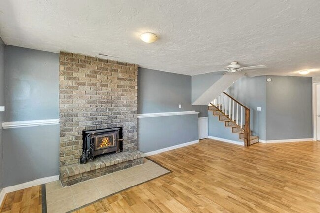 Photo - Spacious 5 Bed, 3 Bath with Sunroom