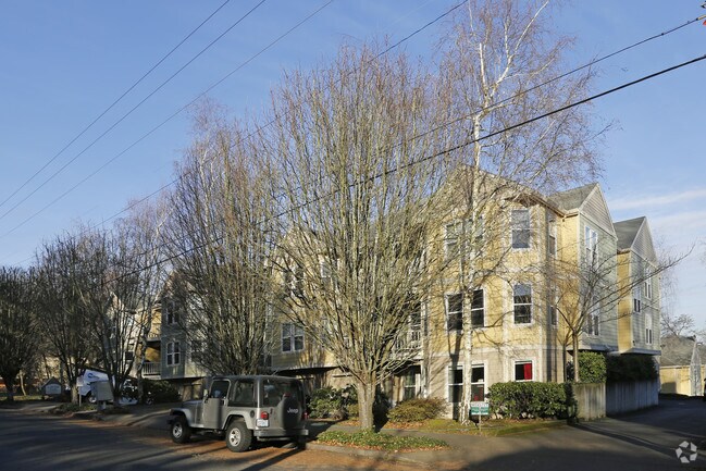 Lair Hill Park Apartments - Lair Hill Park Apartments