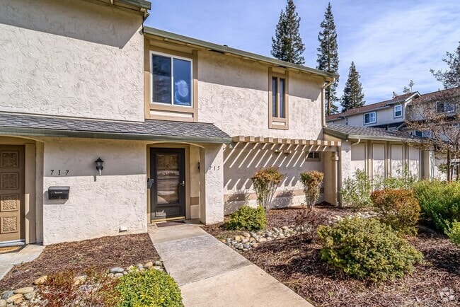 Building Photo - Sunnyvale Townhome, 3 beds 1.5 baths, Nice...