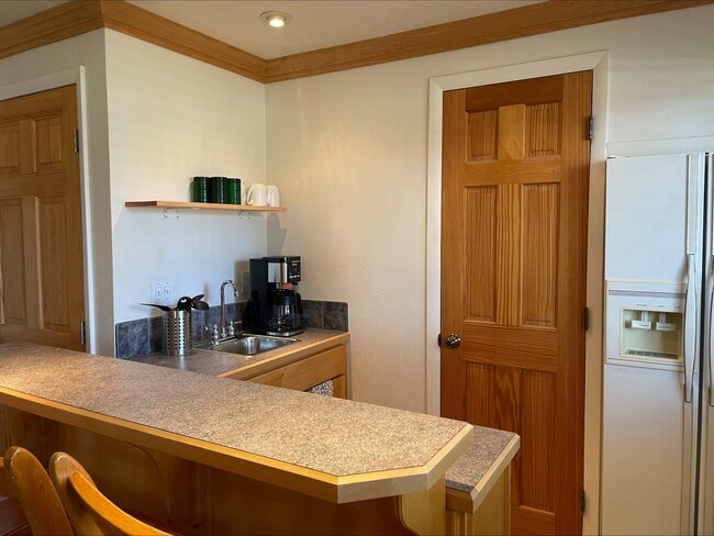 BASEMENT KITCHEN - 627 S Bitteroot Dr Unit Daylight Basement