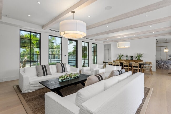 Photo - 1014 Melaleuca Rd