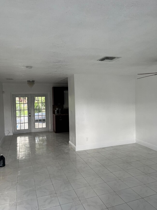 5315 NW 16th Ct