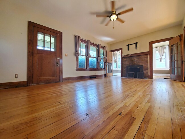 Photo - 716 2nd St NW