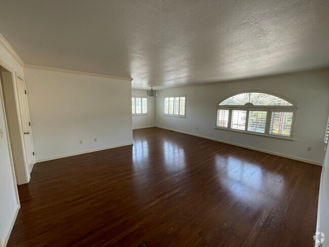 Building Photo - 108 Powell Avenue Unit B Rental