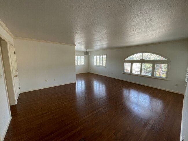 Building Photo - 108 Powell Avenue Unit B Rental