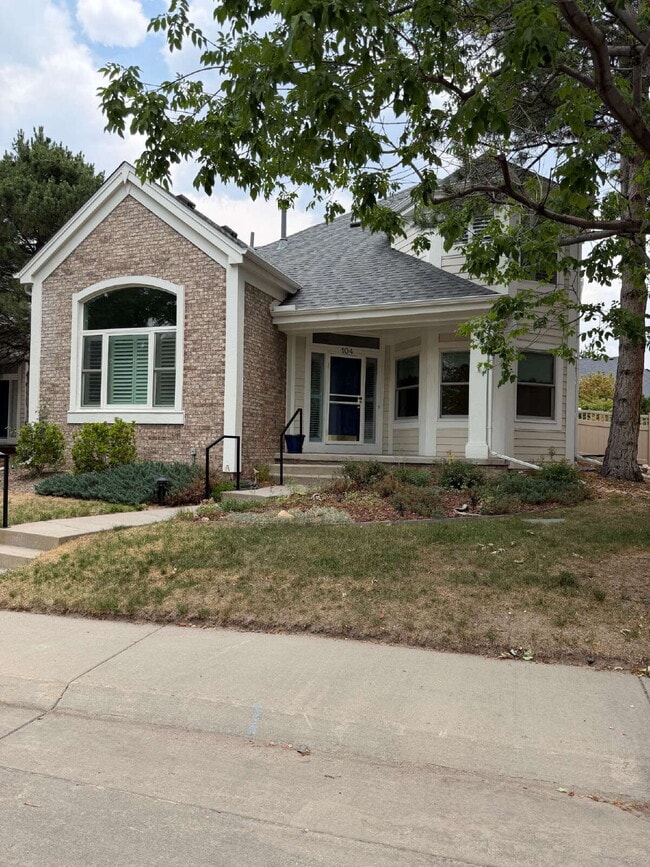 Building Photo - Don’t Miss out on this 4-bedroom 3 bath home in the gated Lighthouse Villas Community. Unit #104