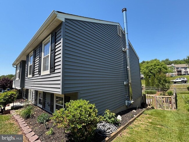 Building Photo - 25936 Largo Ct