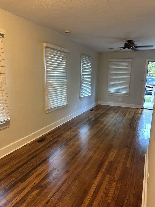 Photo - 650 W 10th Ave