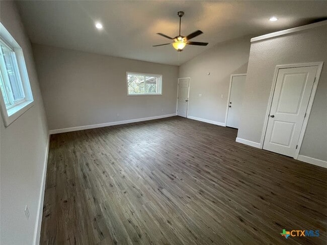 Photo - 541 Buck Trail