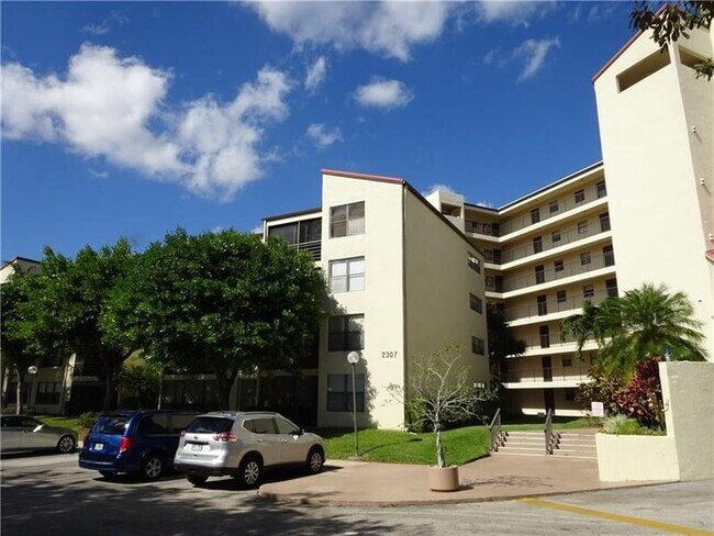 Building Photo - 2309 S Cypress Bend Dr Unit 612C Rental