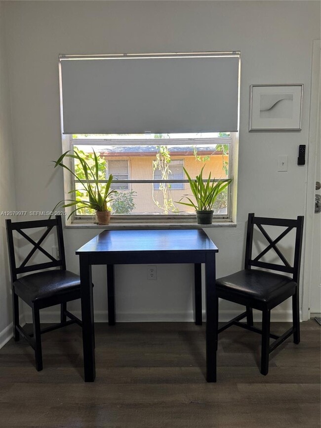5639 Lincoln St Unit 3