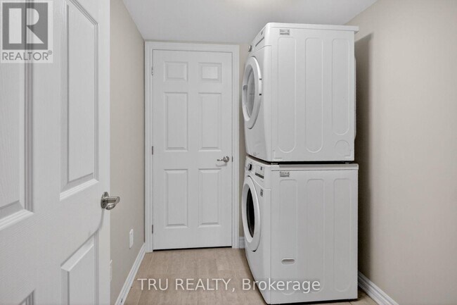 Photo - 100 Ballinora Ln.