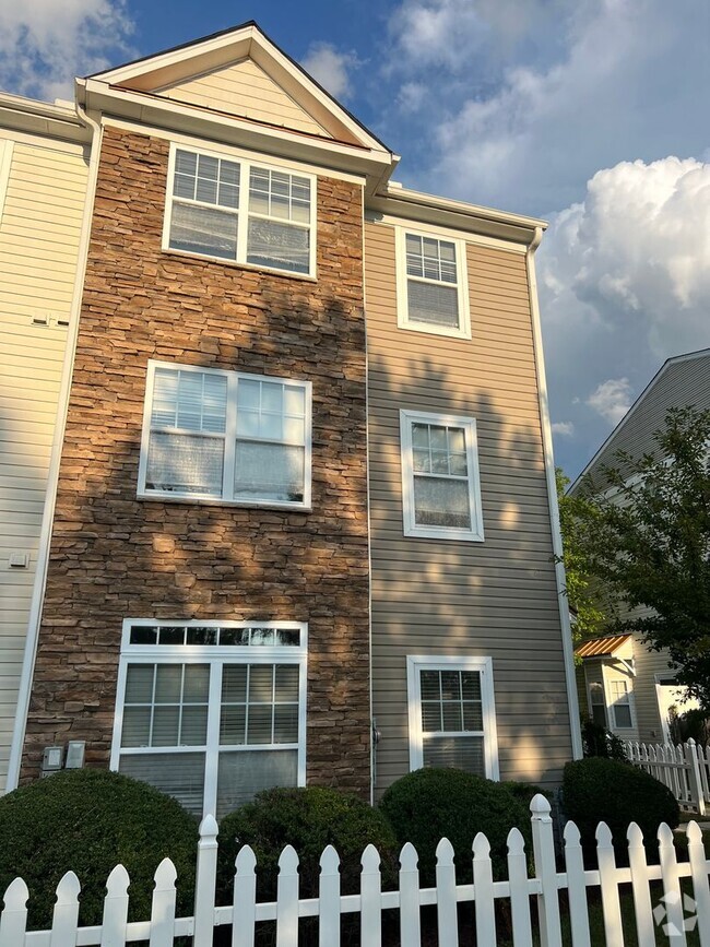 Building Photo - Spacious, Charming 3 Story End Townhome fe...