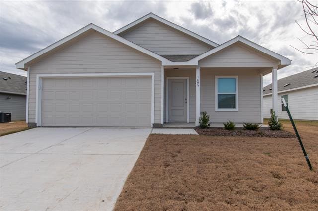 Building Photo - 1605 Parlier St