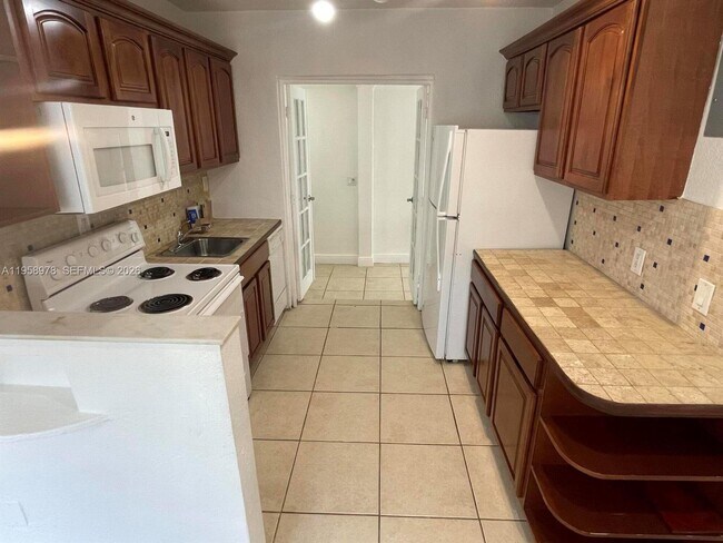 Photo - 1021 N Victoria Park Rd Unit 1