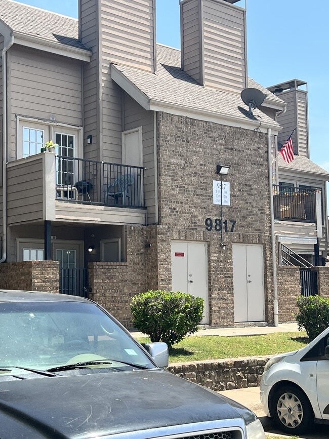 Photo - 9817 Walnut St Unit #210 I