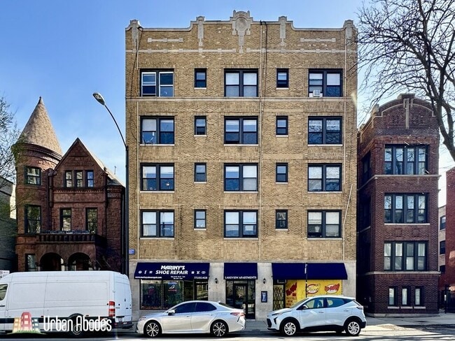 Building Photo - 701 W Belmont Ave Unit A06C