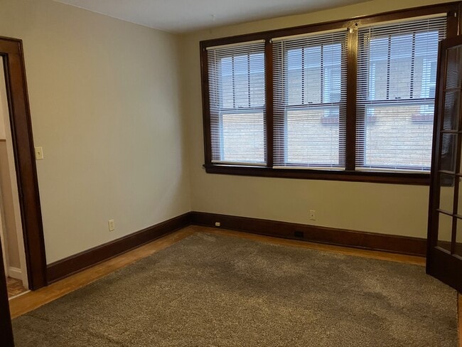 dining room - 121 W 33rd St Unidad #2