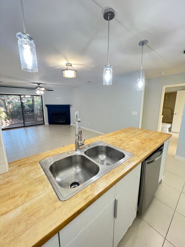 Photo - Introducing a charming condo in the heart of Wilmington, NC. Unit M1507-135
