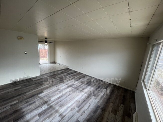 Photo - 2415 6th Ave