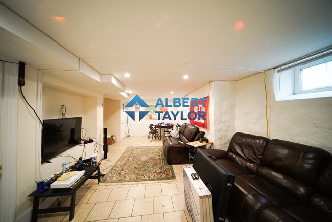 Photo - 8 Sawyer Ter