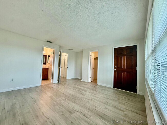 Photo - 329 Gulfstream Rd