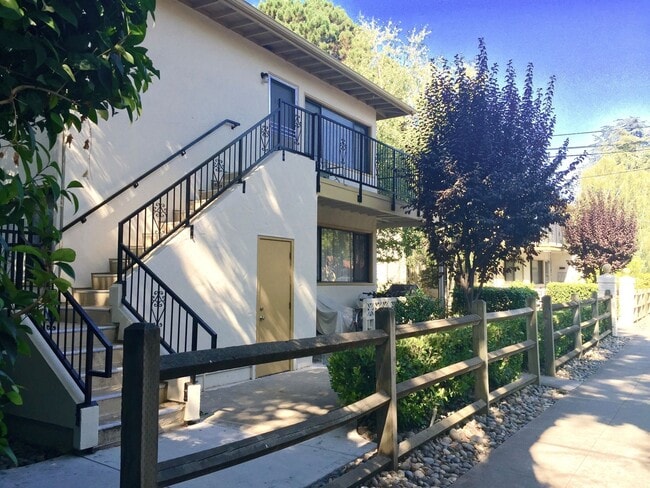 Photo - Laurel Court Apartments