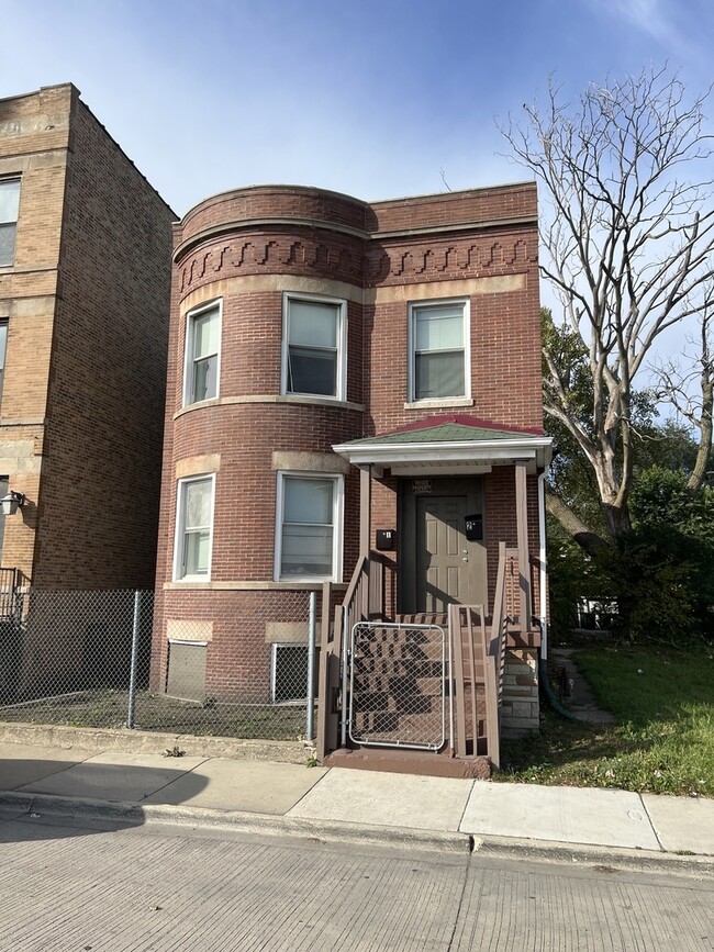 Building Photo - 5354 S Wells St