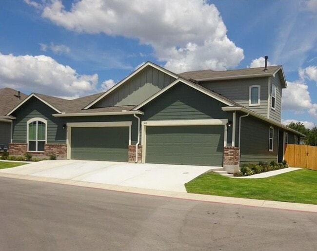 Classic 3 Bedroom 3 Bath Home With Generou... - Classic 3 Bedroom 3 Bath Home With Generou...