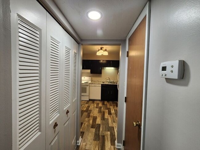 Photo - Large Townhome Apartment with 1 1/2 Baths and 2 Car Garage