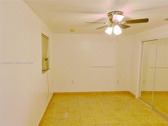 1188 Zill St Unidad Interior