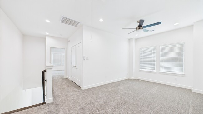 Building Photo - 6732 Lozier St