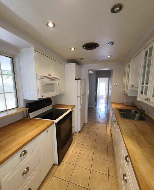 Photo - 1407 W Glenrosa Ave