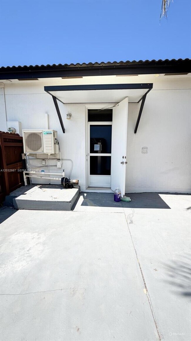 Photo - 18405 SW 132nd Ave Unit 18405