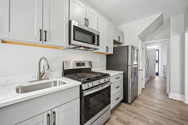 Photo - Newly Renovated 5BR/2BA Brownstone, Washer/Dryer
