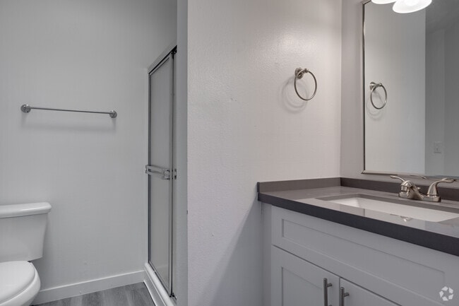 2BR, 2BA - 1,035SF