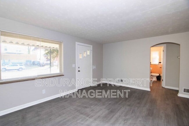 Photo - 855 Academy Ave