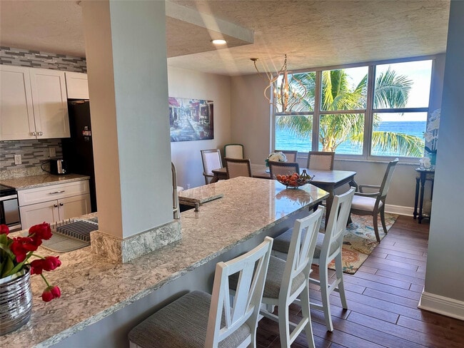 Photo - 1147 Hillsboro Mile Unit 214