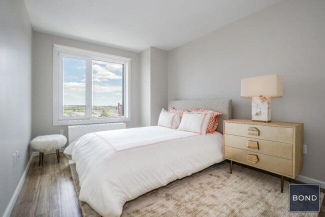 Building Photo - 1 bedroom in JAMAICA HILLS NY 11432 Unit 613 Rental