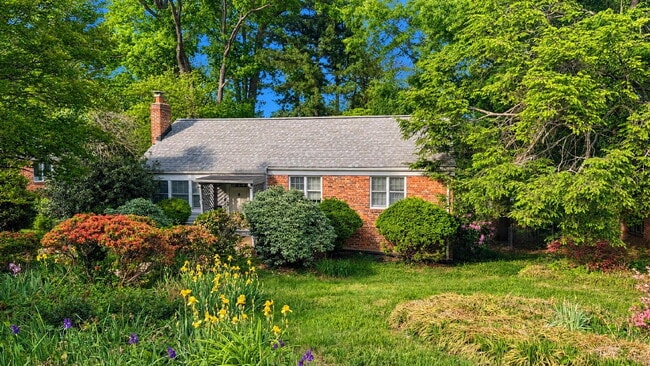 Building Photo - Elegant Split-Level Living in Prime Falls Church Location